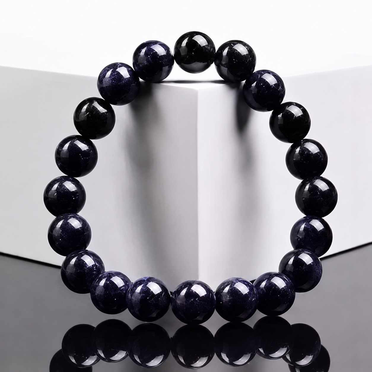 Blaues Sandstein Perlenarmband für Damen und Herren mit Sternenhimmel Glanz und elastischem Komfortdesign