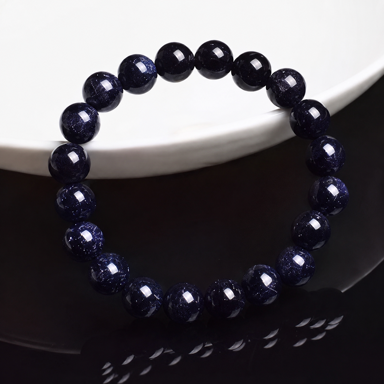 Blaues Sandstein Perlenarmband für Damen und Herren mit Sternenhimmel Glanz und elastischem Komfortdesign