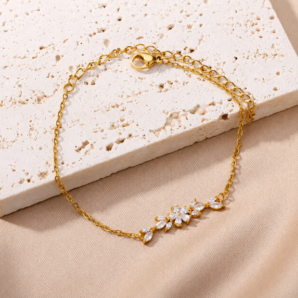 Luxuriöses Goldfarbenes Charm‑Armband mit Zirkonblume