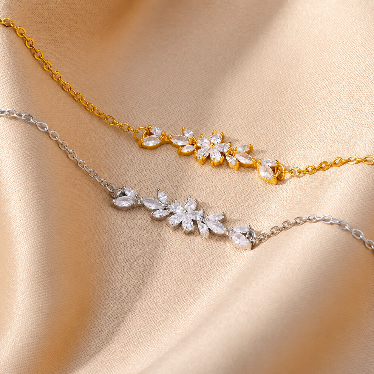 Luxuriöses Goldfarbenes Charm‑Armband mit Zirkonblume