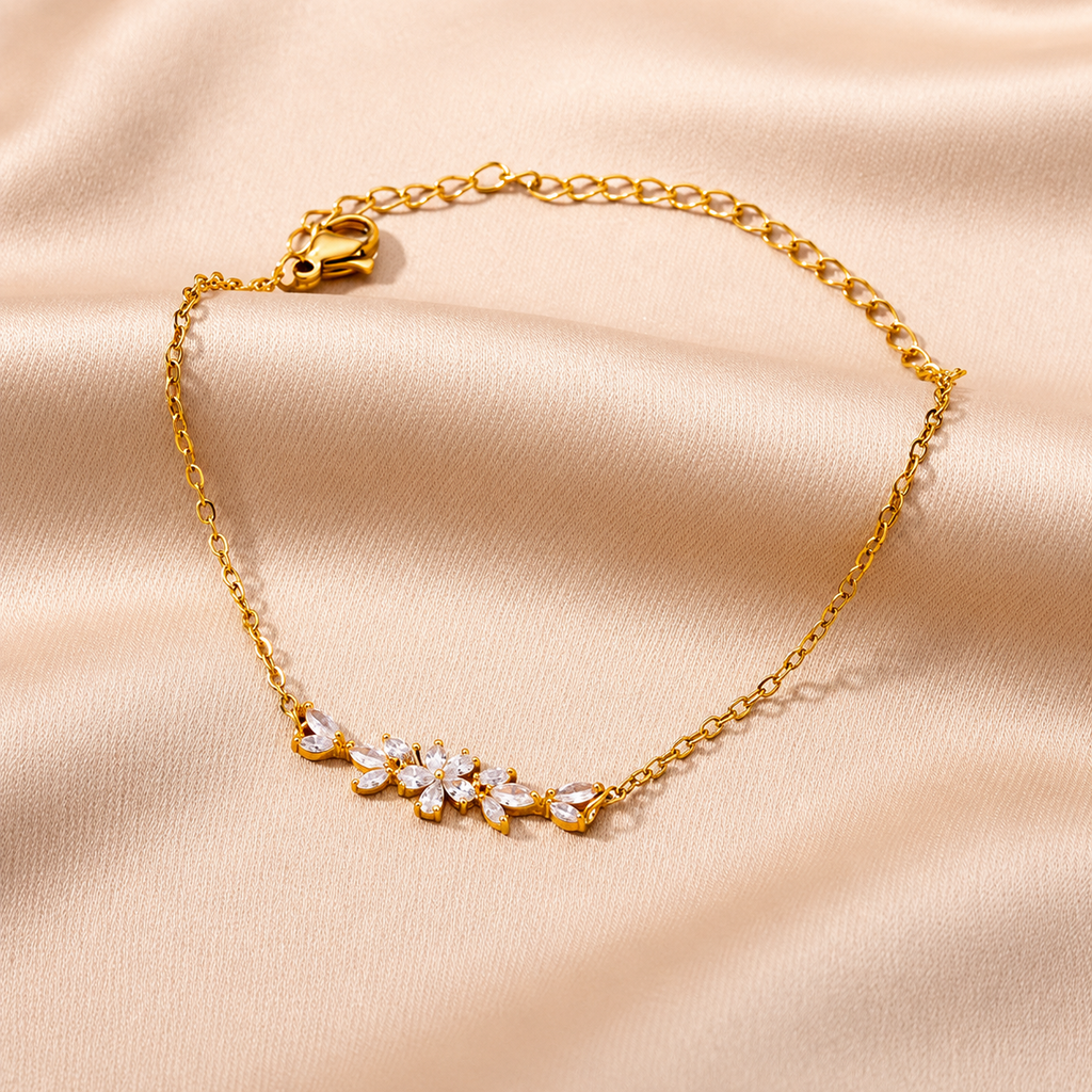 Luxuriöses Goldfarbenes Charm‑Armband mit Zirkonblume