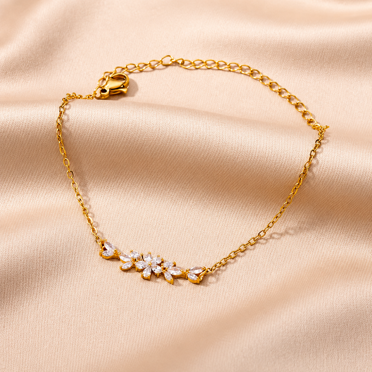 Luxuriöses Goldfarbenes Charm‑Armband mit Zirkonblume