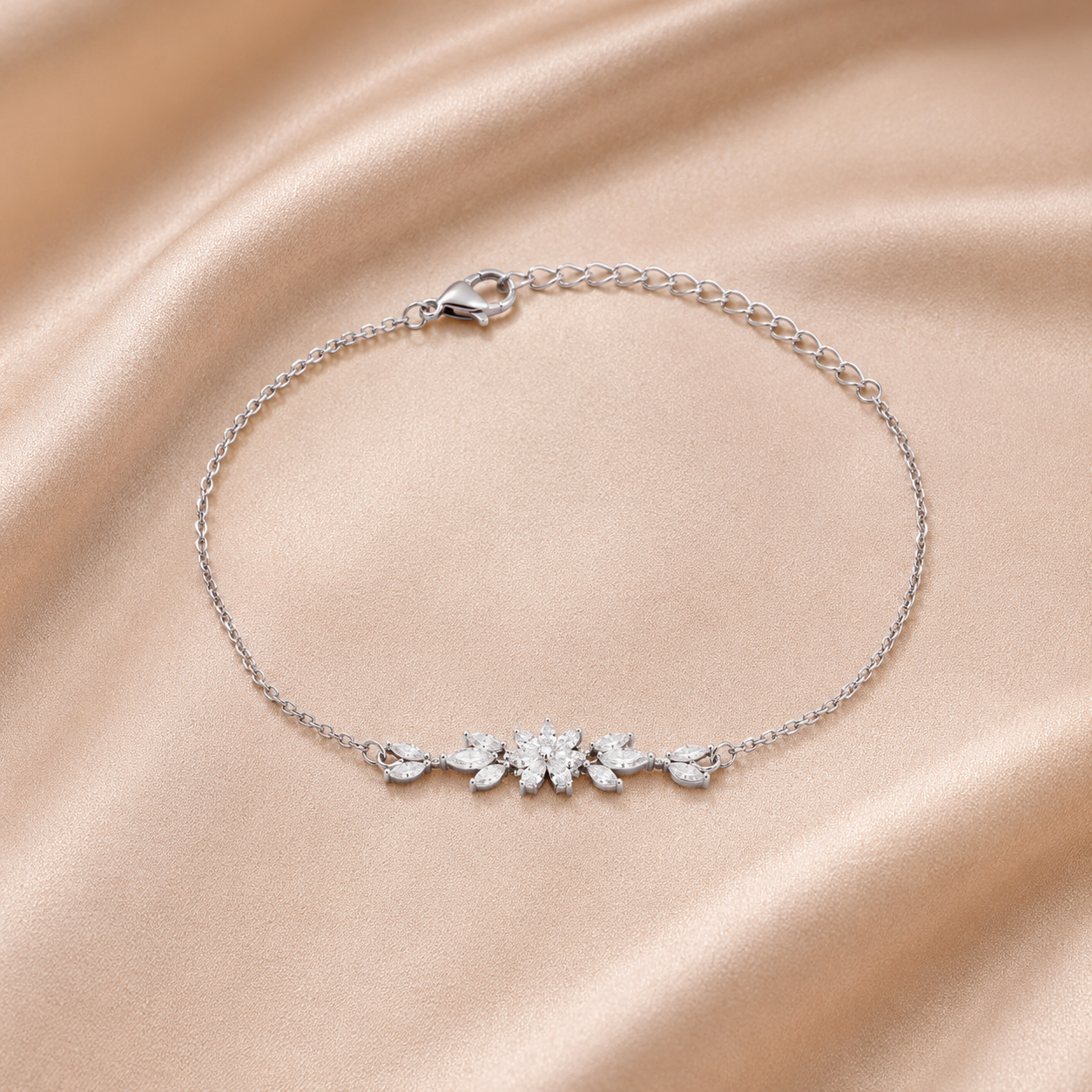 Luxuriöses Goldfarbenes Charm‑Armband mit Zirkonblume