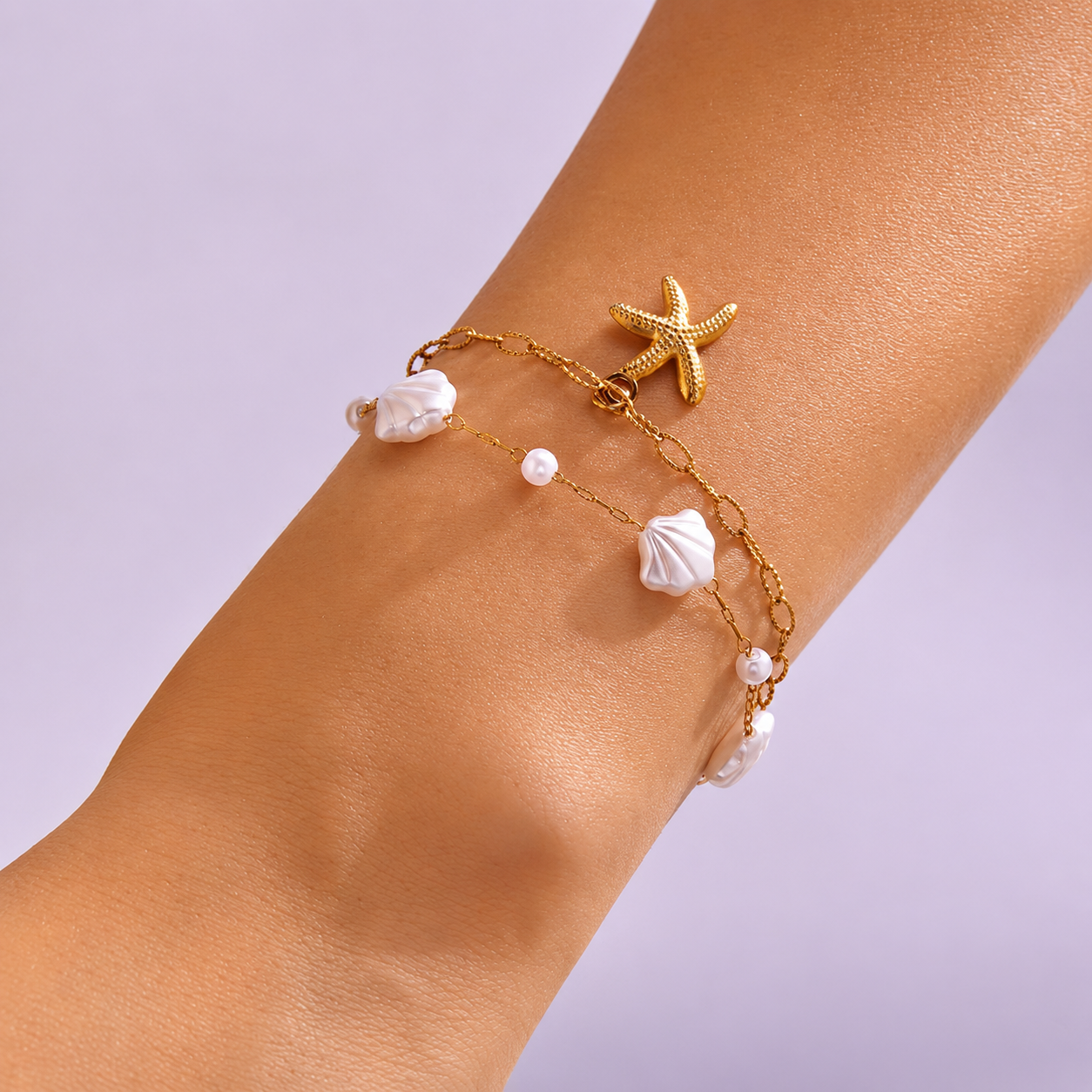 Elegantes Edelstahl‑Armband mit Seestern, Perle & Muschel