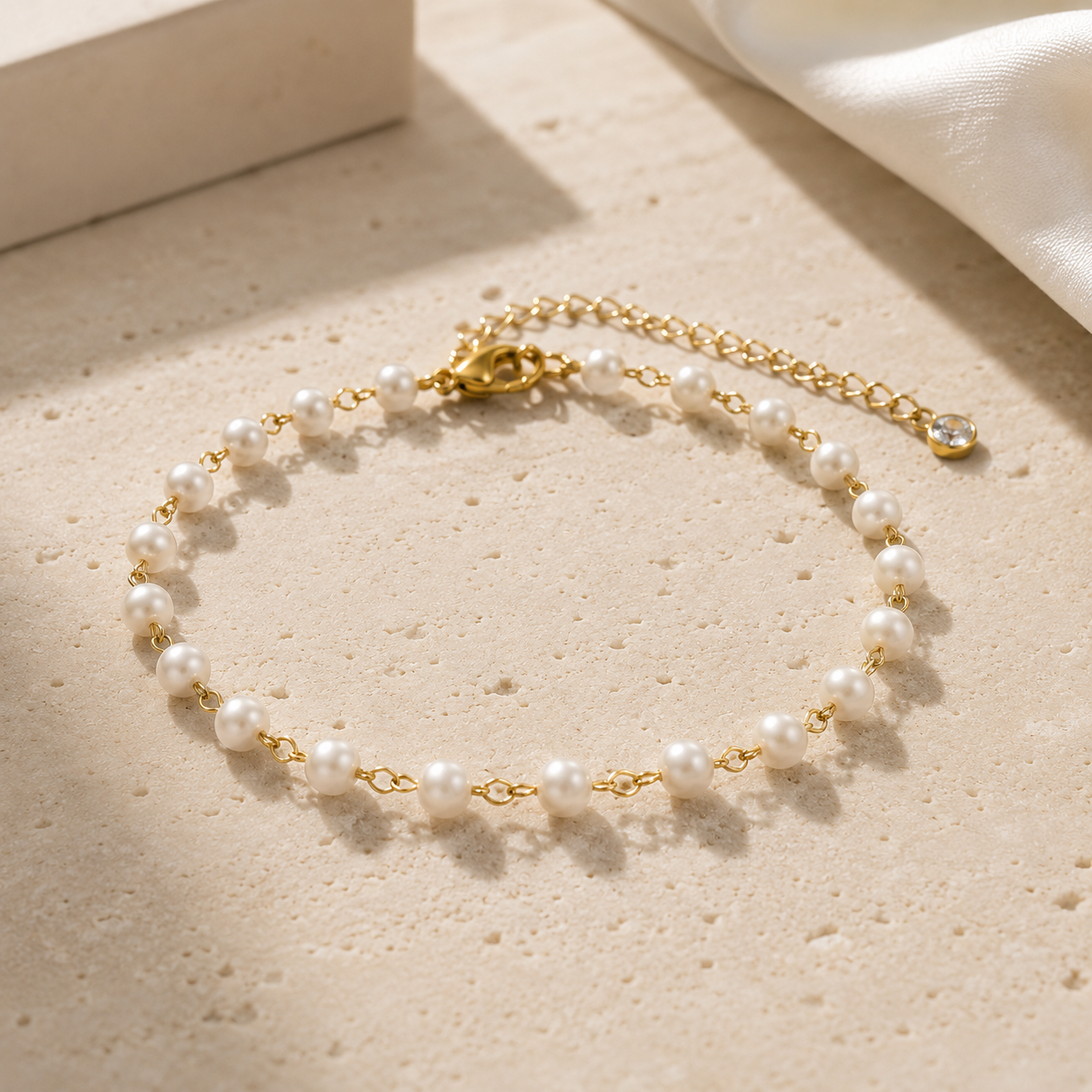 Elegantes 18 Karat vergoldetes Perlenarmband für Damen aus hochwertigem Edelstahl mit verstellbarer Gliederkette