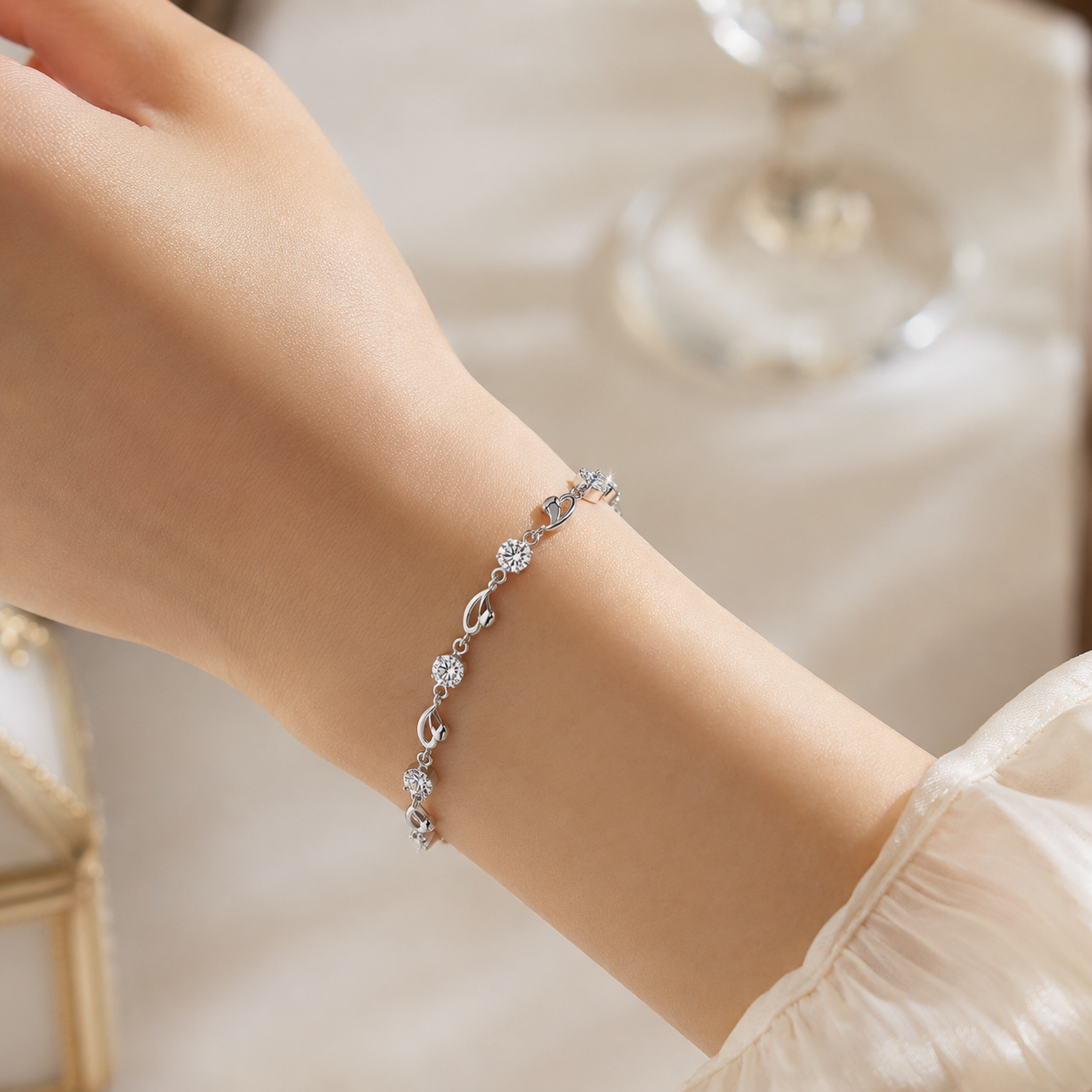 Elegantes Herz Armband für Damen aus 925 Sterling Silber mit funkelndem Zirkon und luxuriösem Design