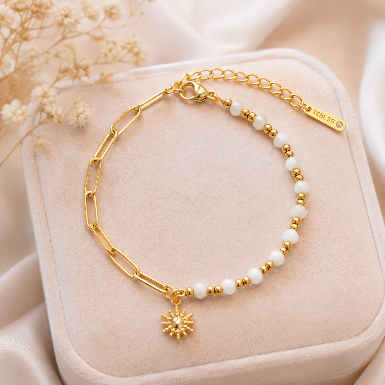 Elegantes Sonnen Anhänger Armband für Damen aus Edelstahl mit moderner Büroklammer Kette und feinen Perlendetails
