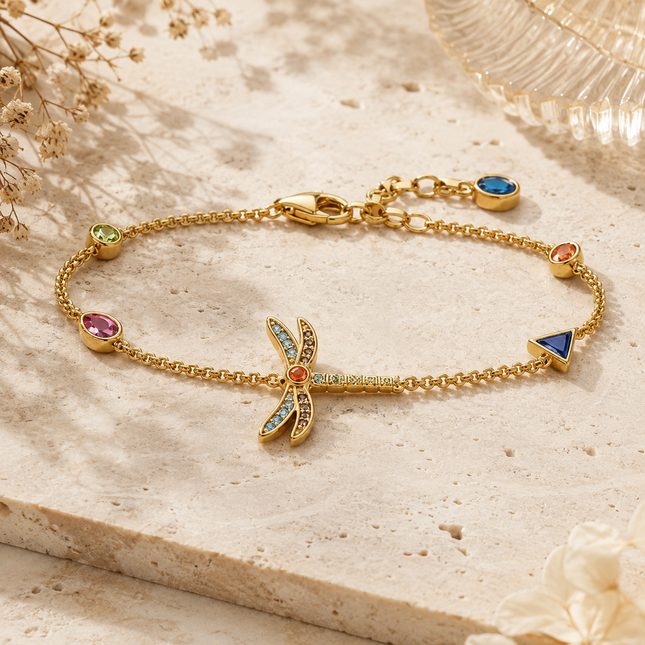 Sommerliches Libellenarmband für Damen aus vergoldetem 925 Sterling Silber mit bunten Akzenten und feiner Gliederkette