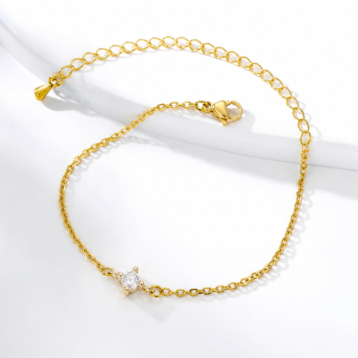 Stilvolles Damenarmband aus Edelstahl mit funkelnden Zirkon Kreisperlen und sommerlich modernem Design
