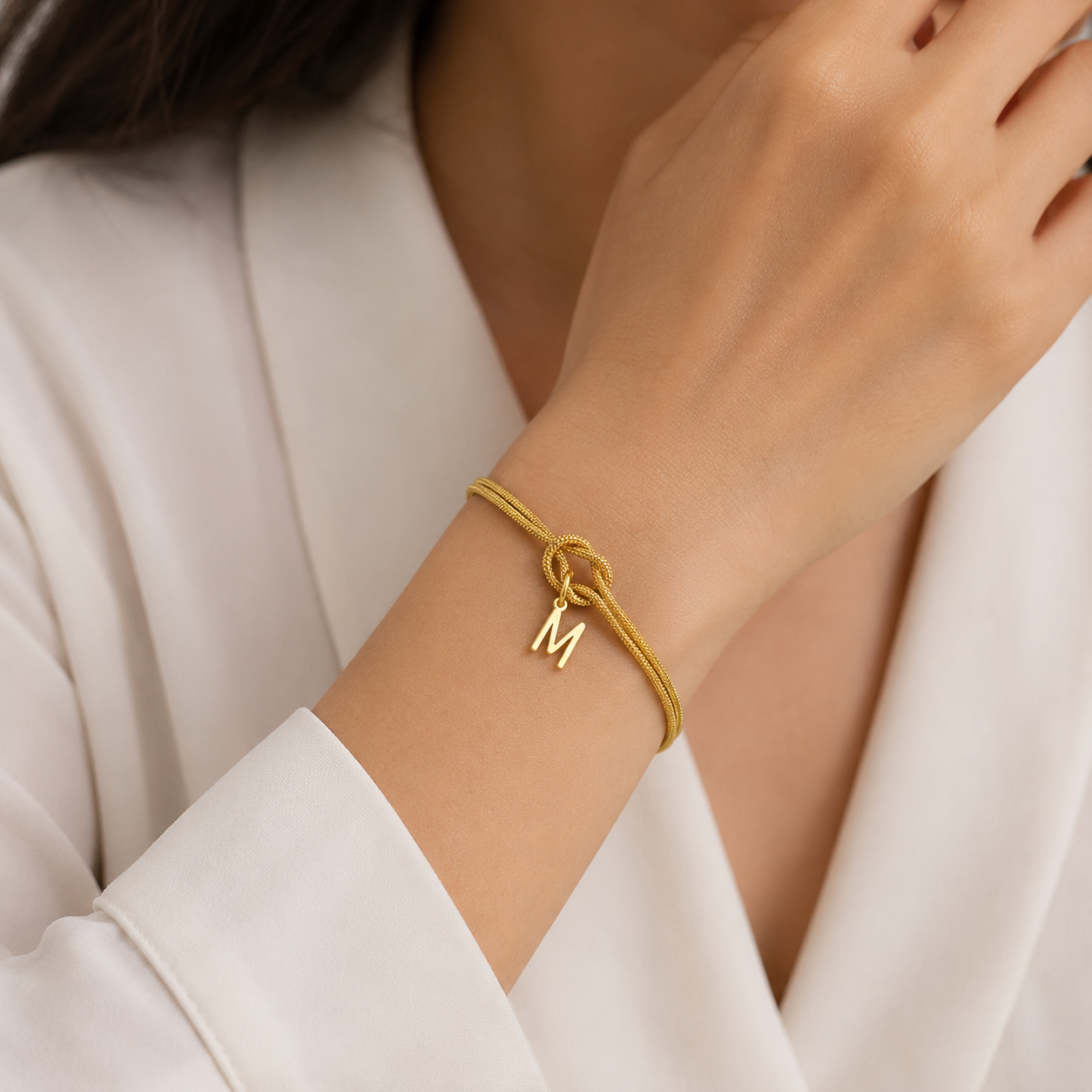 Personalisierbares Initialen Armband für Damen und Herren aus Edelstahl mit Liebesknoten