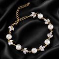 Edles Perlenarmband für Damen mit funkelnden Zirkonsteinen und filigranem Blattdesign