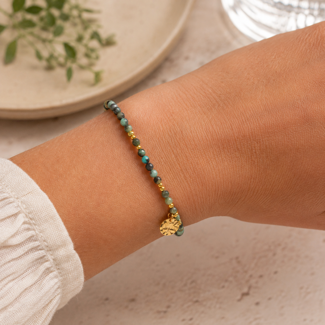 Naturstein Perlenarmband für Damen mit afrikanischem Türkis und farbenfrohem Design für Yoga Meditation und Freundschaft