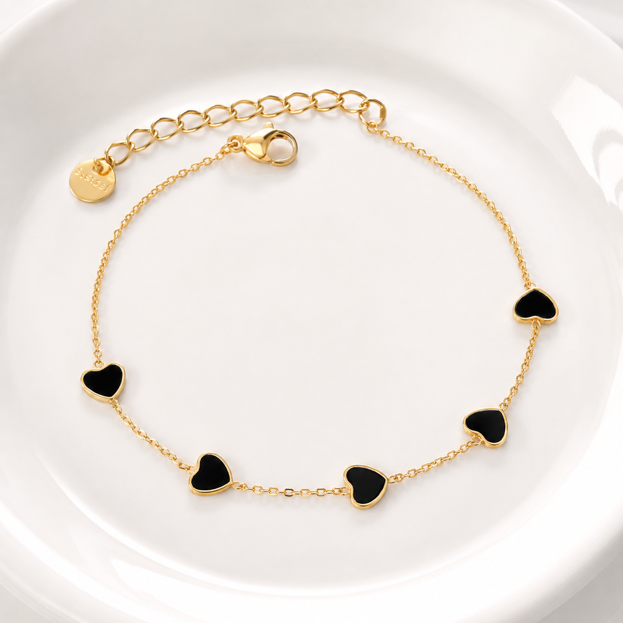 Herz Charm Armband für Damen mit roten Acrylanhängern und verstellbarem Design im modernen koreanischen Stil