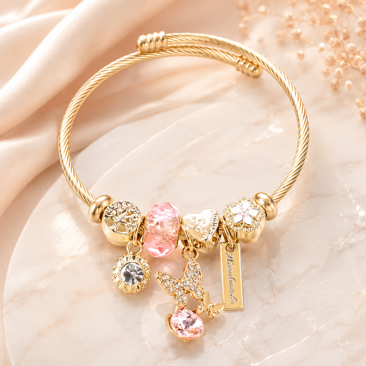 Elegante Frauenarmband mit Herz‑ und Ballerina‑Motiven, stilvolles Accessoire
