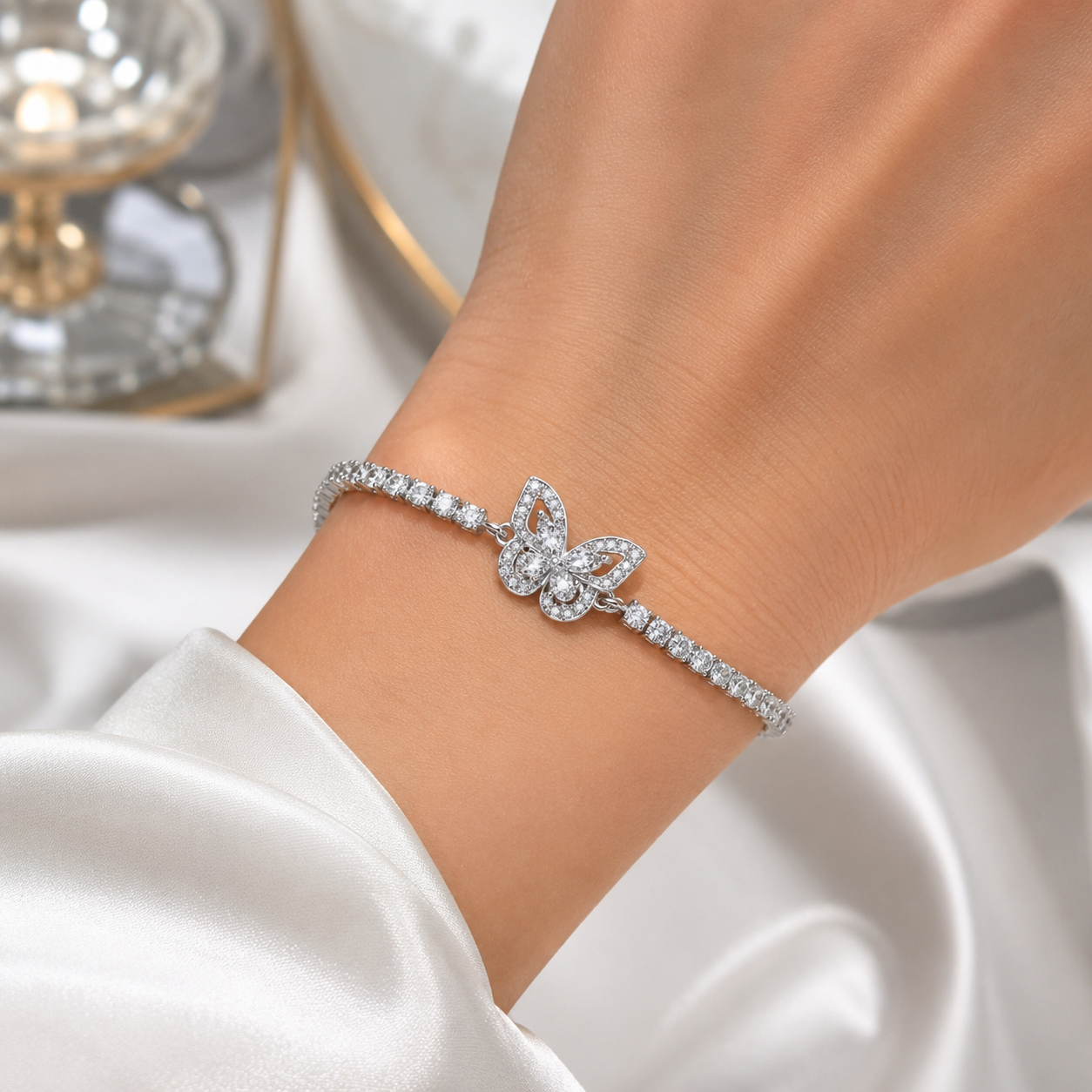 Schmetterlingsarmband für Damen aus 925 Sterling Silber mit funkelnden Details und feiner Gliederkette