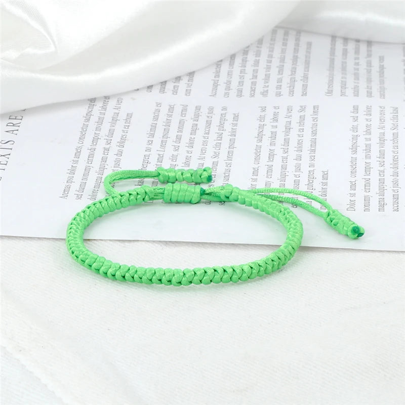 Grünes handgeflochtenes Fadenarmband für Damen und Herren