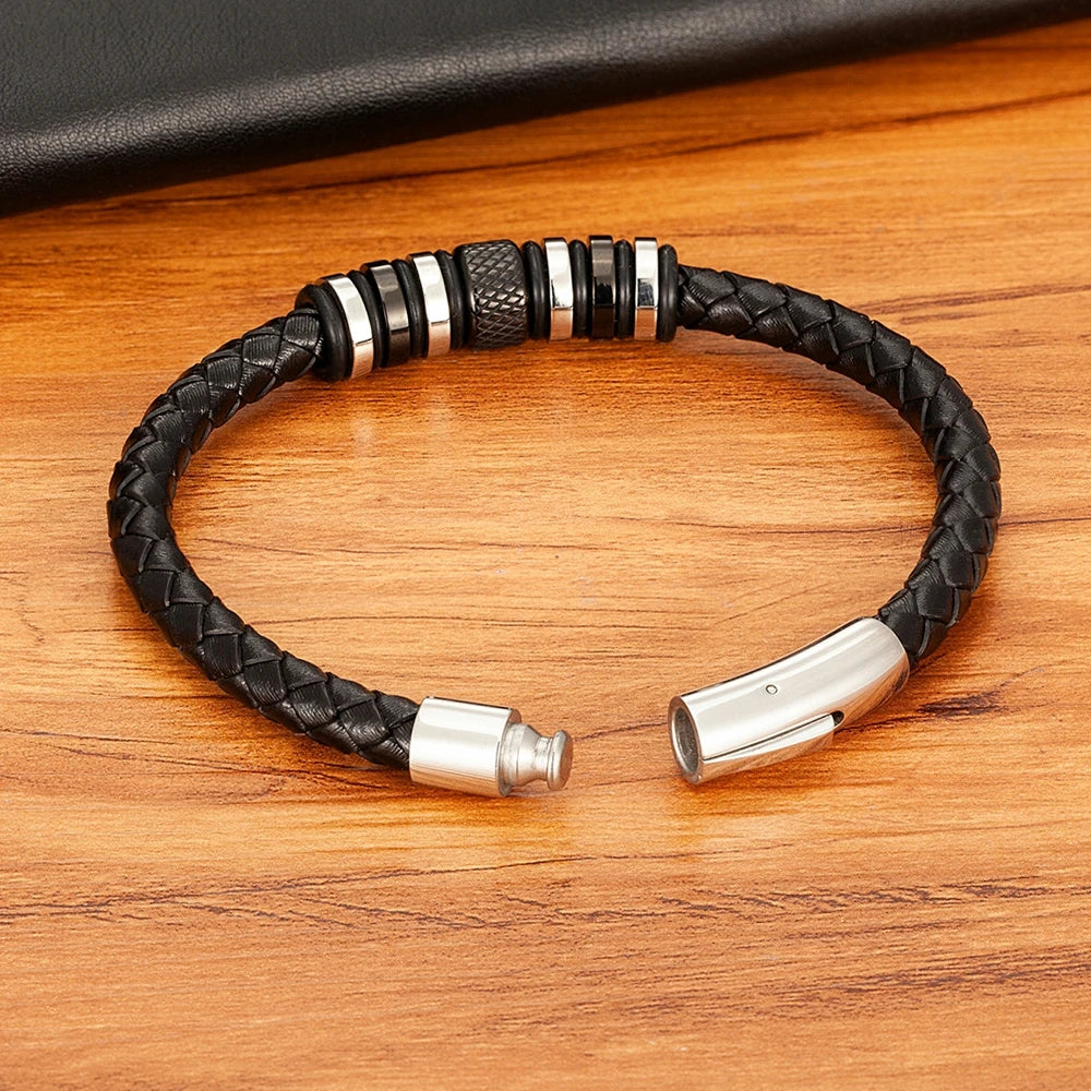 Elegante Männerarmband aus Leder und Edelstahl überzeugt durch seinen minimalistischen Stil