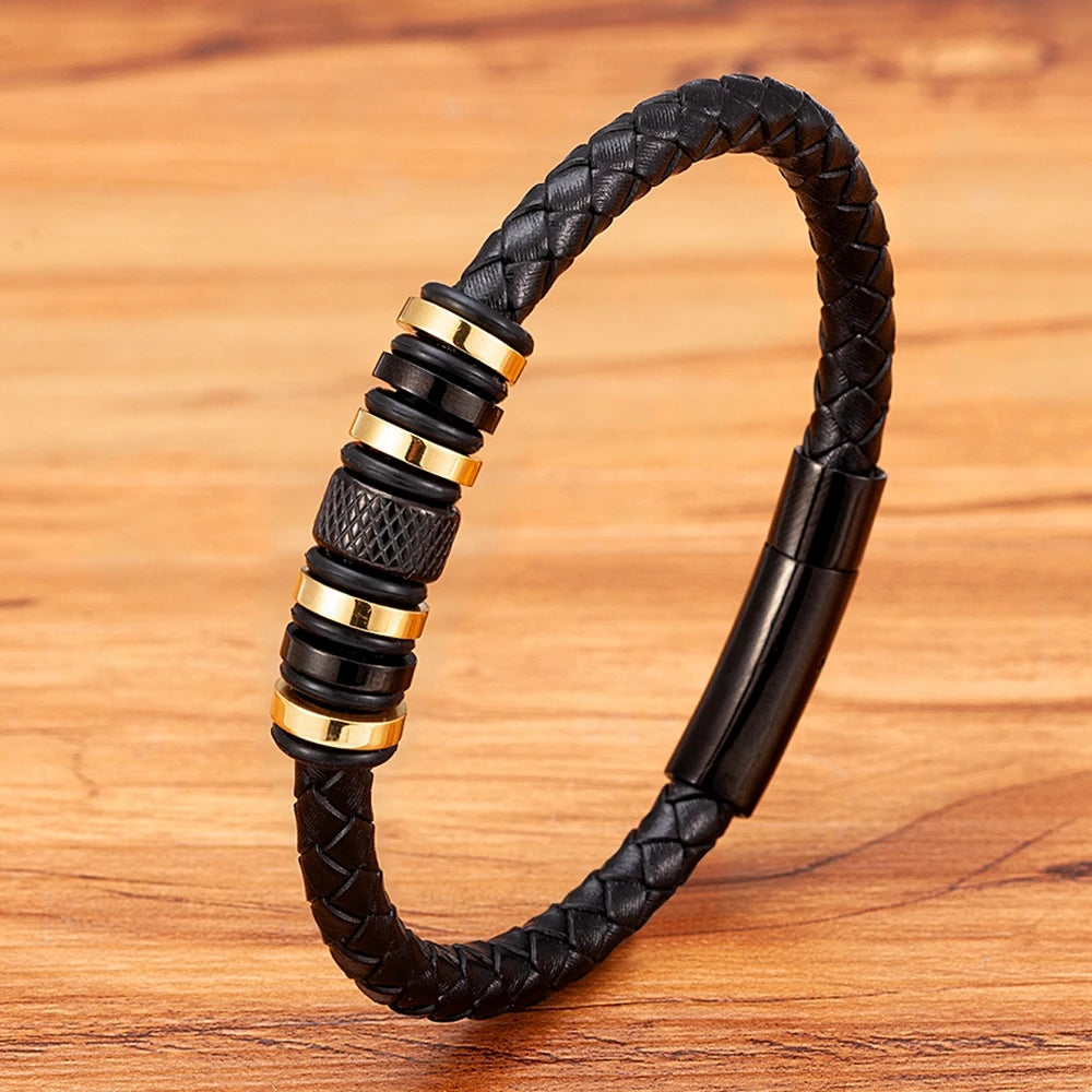 Elegante Männerarmband aus Leder und Edelstahl überzeugt durch seinen minimalistischen Stil