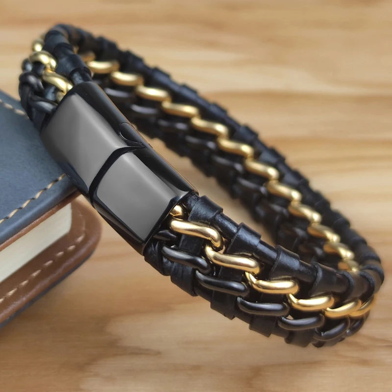 Modernes Kettenarmband aus Leder und vergoldetem Edelstahl