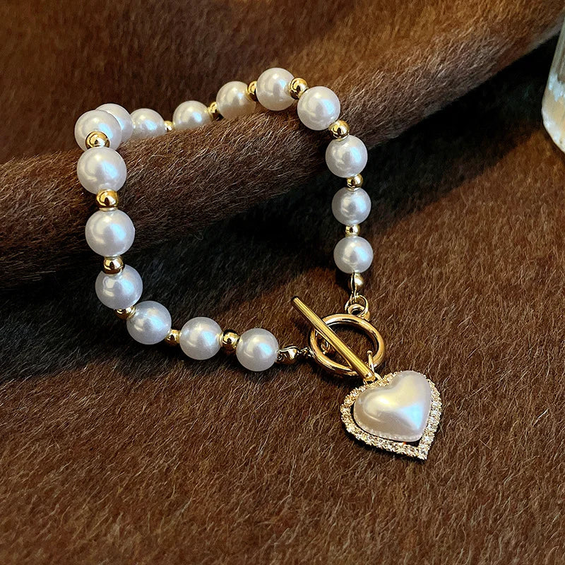 Elegantes Modearmband mit barocker Perle und zarter femininer Ausstrahlung