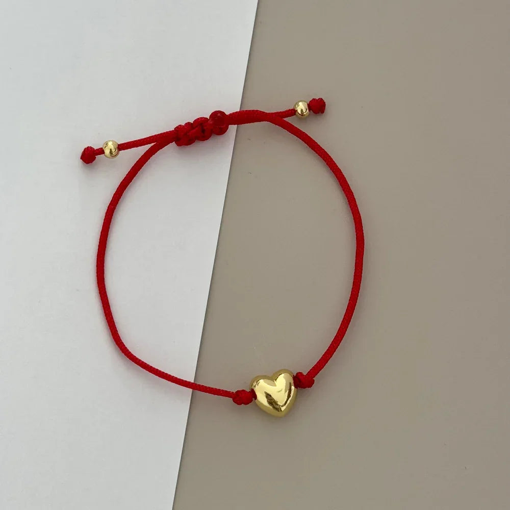 Mehrfarbiges Schnurarmband mit vergoldetem Herz‑Charm