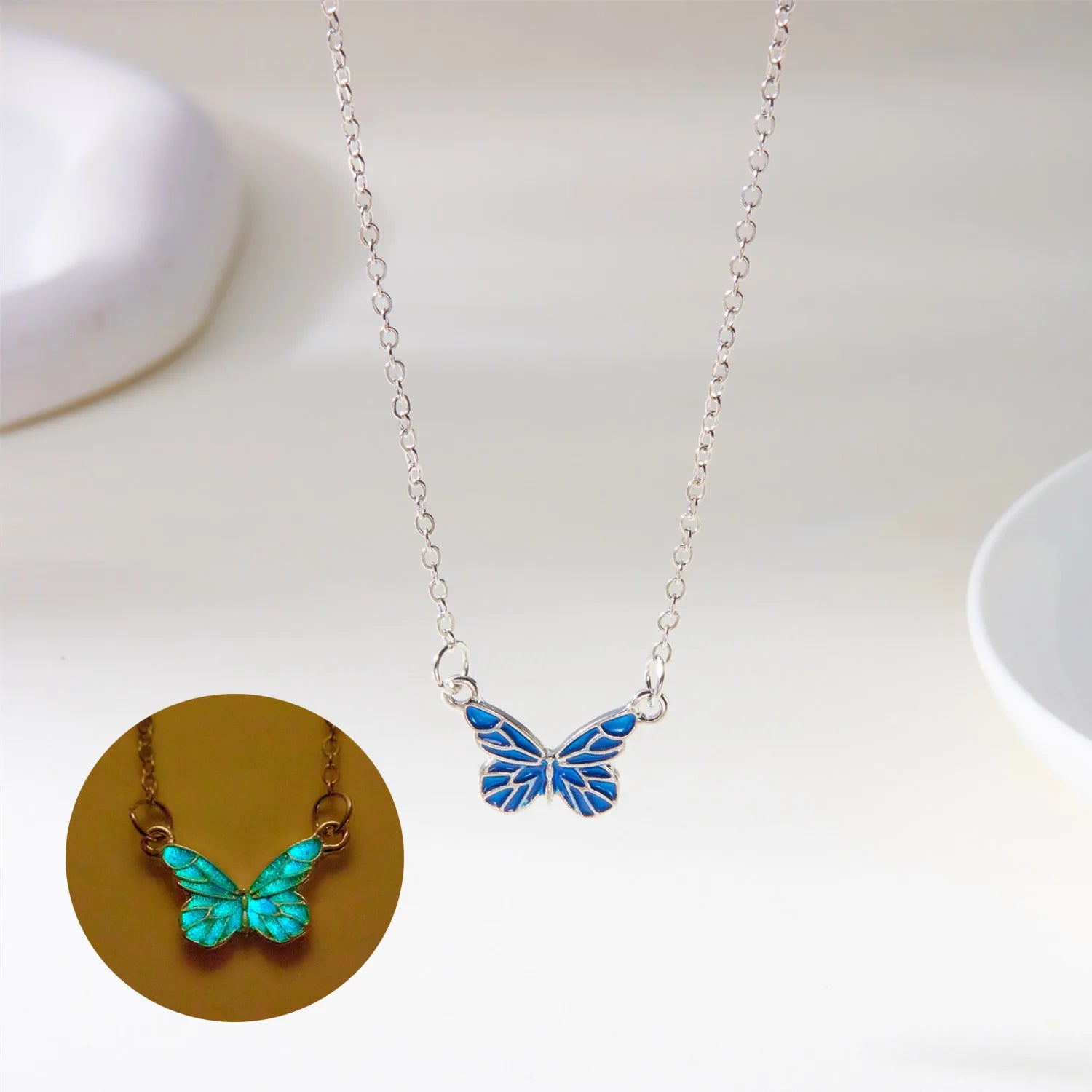 Minimalistisches Butterfly‑Kettenarmband mit leuchtendem Effekt