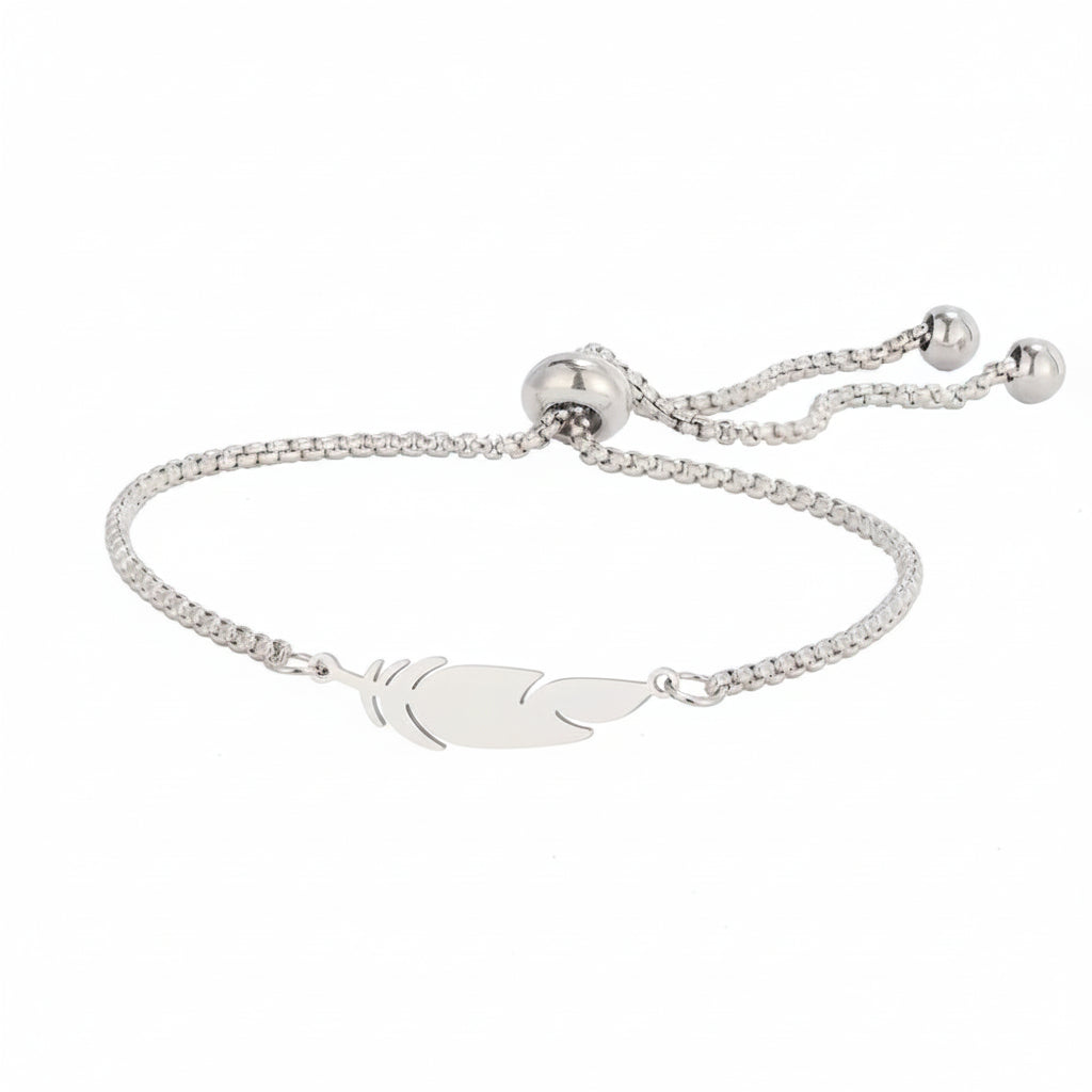 Modernes Feder‑Armband mit doppelter Kette und farbigem Band