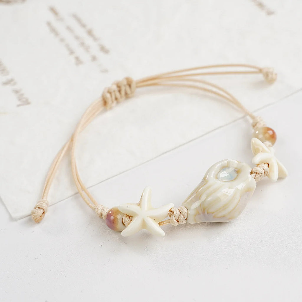 Sommerliches Strandarmband mit Muscheln & Perlen