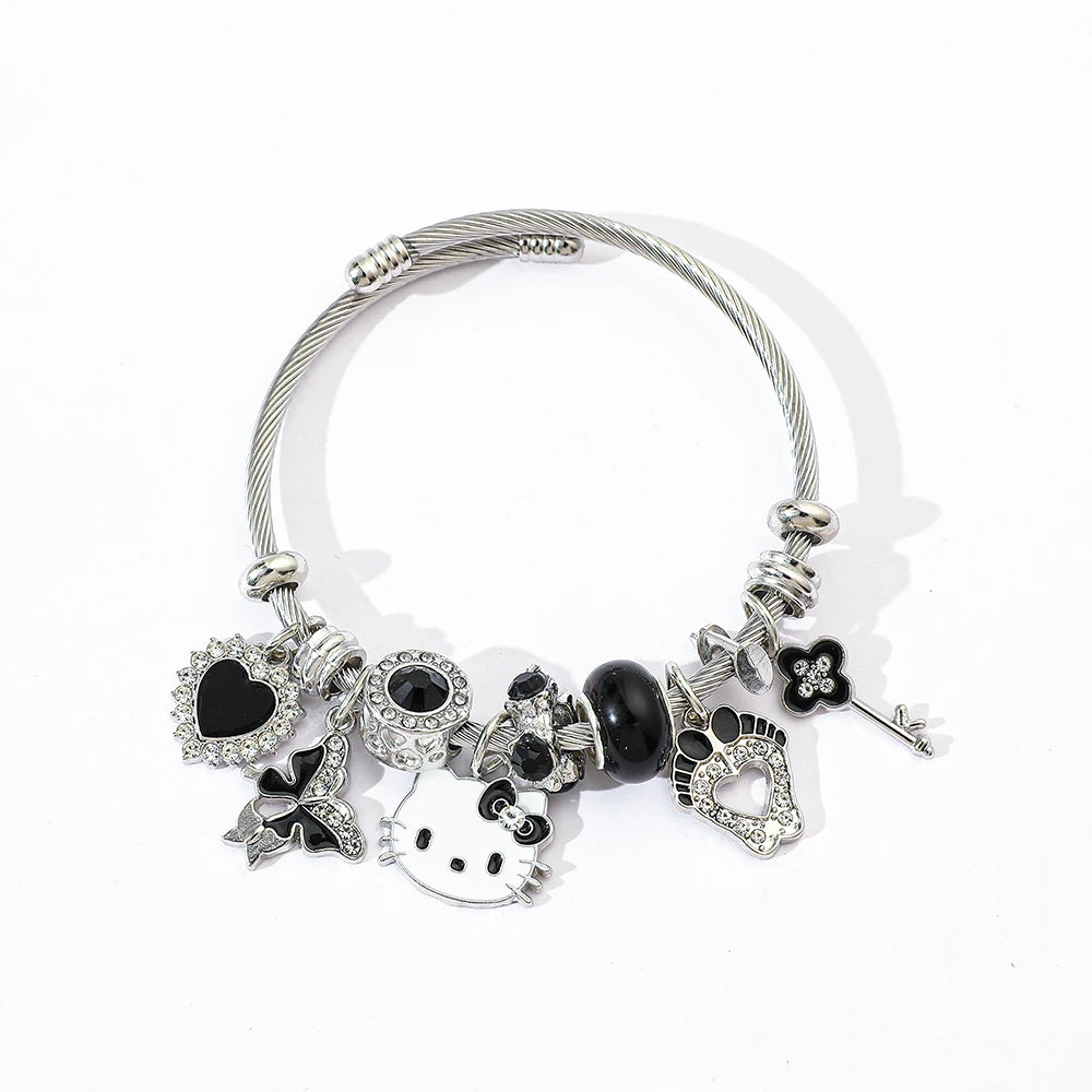 Silberfarbener Hello‑Kitty Charm‑Armreif – Emaille‑Design & Strass‑Glanz
