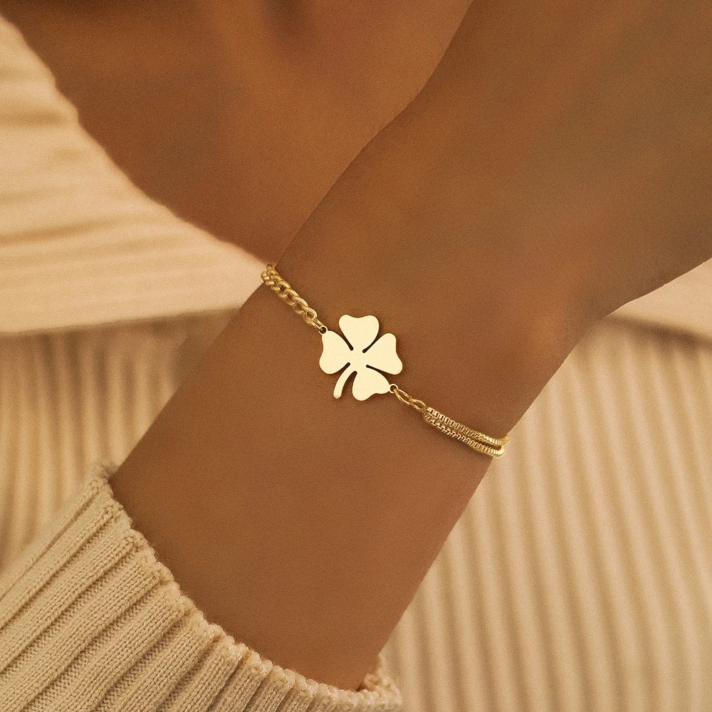 Klassisches Damenarmband mit Glücksklee-Anhänger