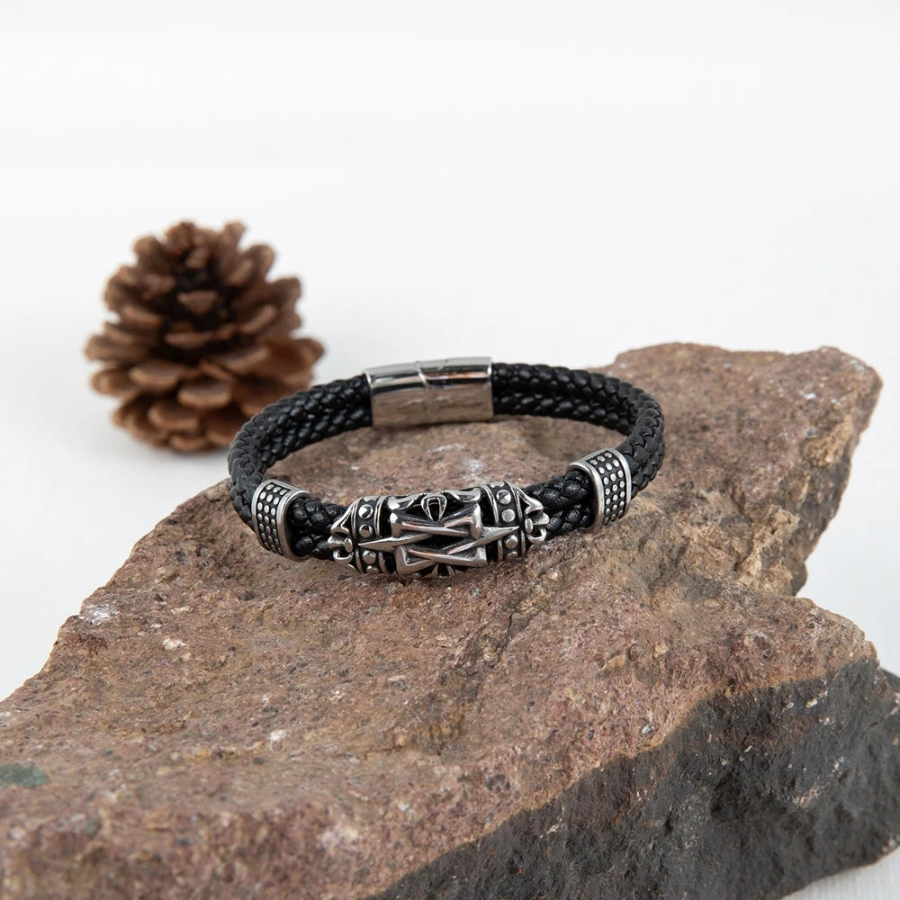 Schwarzes Echtleder Armband handgefertigt und geflochten im nordischen Viking Design