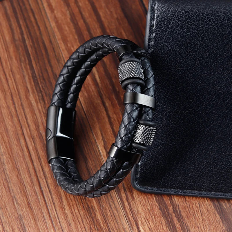 Stilvolles Lederarmband mit magnetischem Edelstahlverschluss vereint Komfort, Qualität und minimalistisches Design