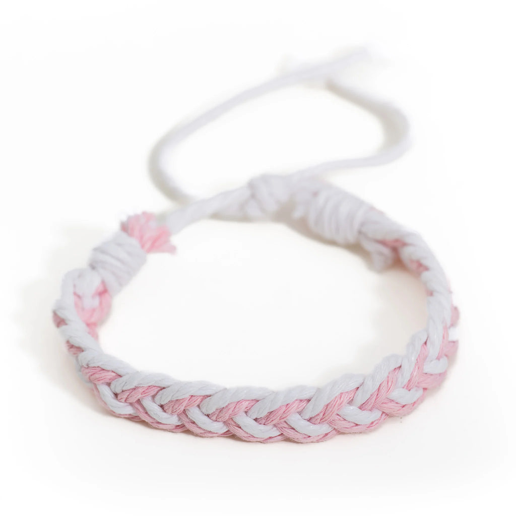 Naturinspiriertes Armband mit handgeknüpftem Seildesign