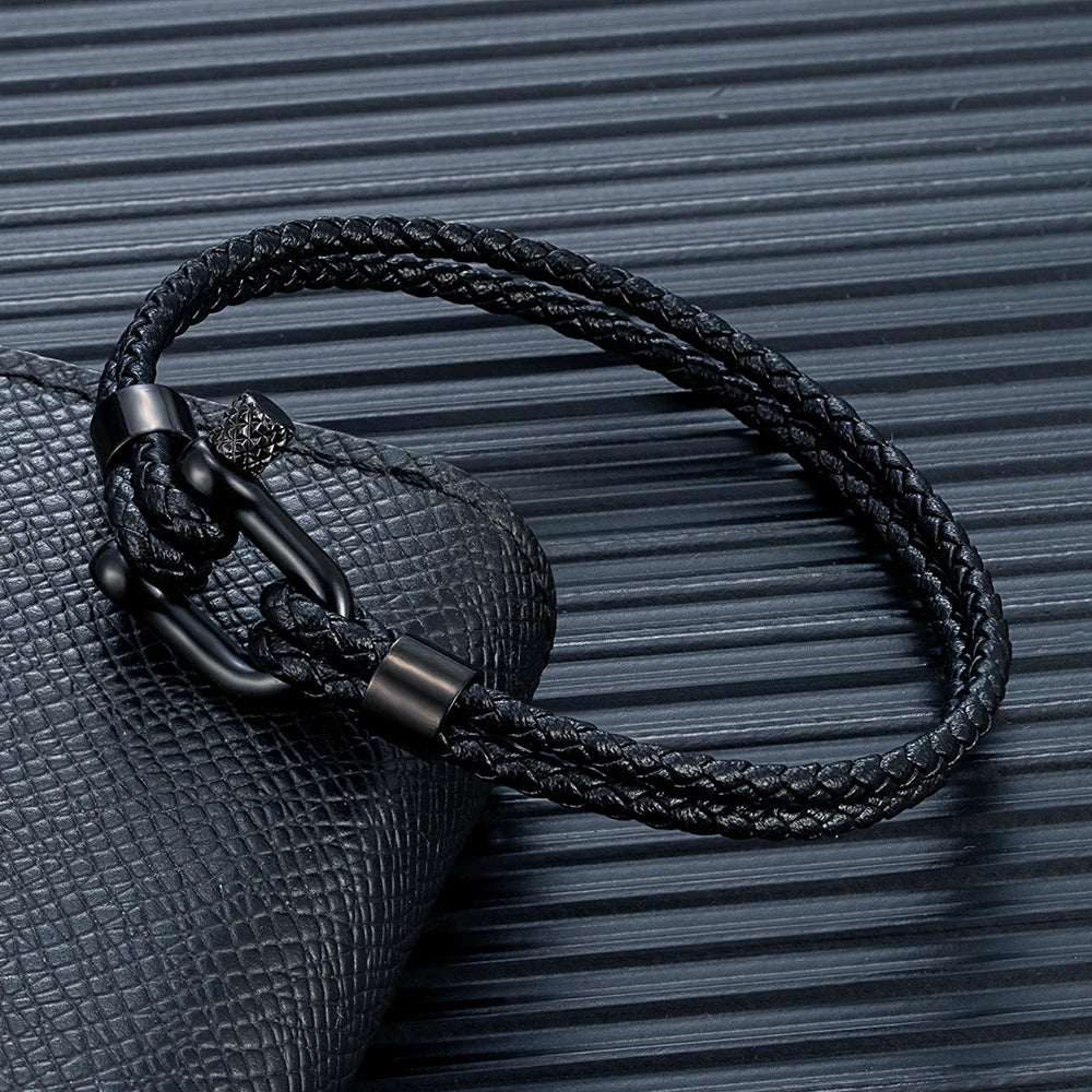 Maritimes Lederarmband – Schwarzer Edelstahlschäkel & doppellagiges blaues Leder
