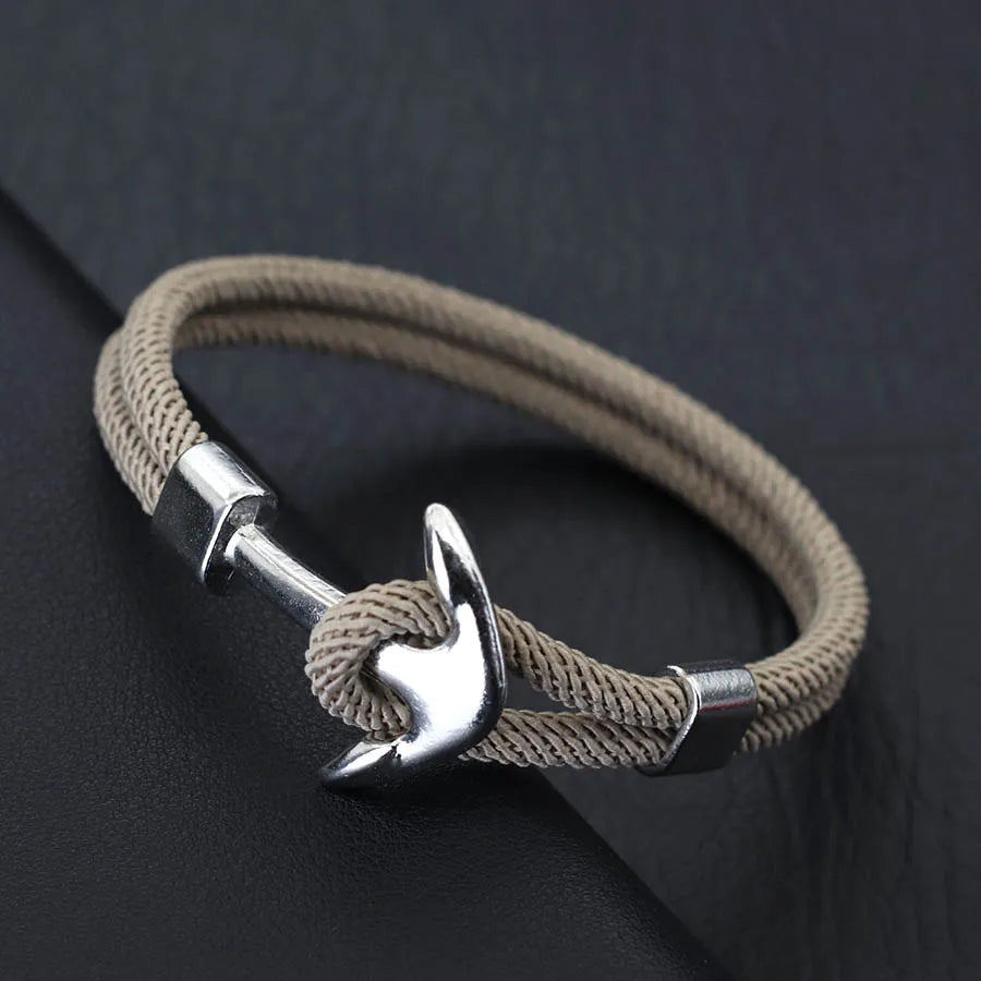 Blaues Armband mit Seemannshaken als Verschluss