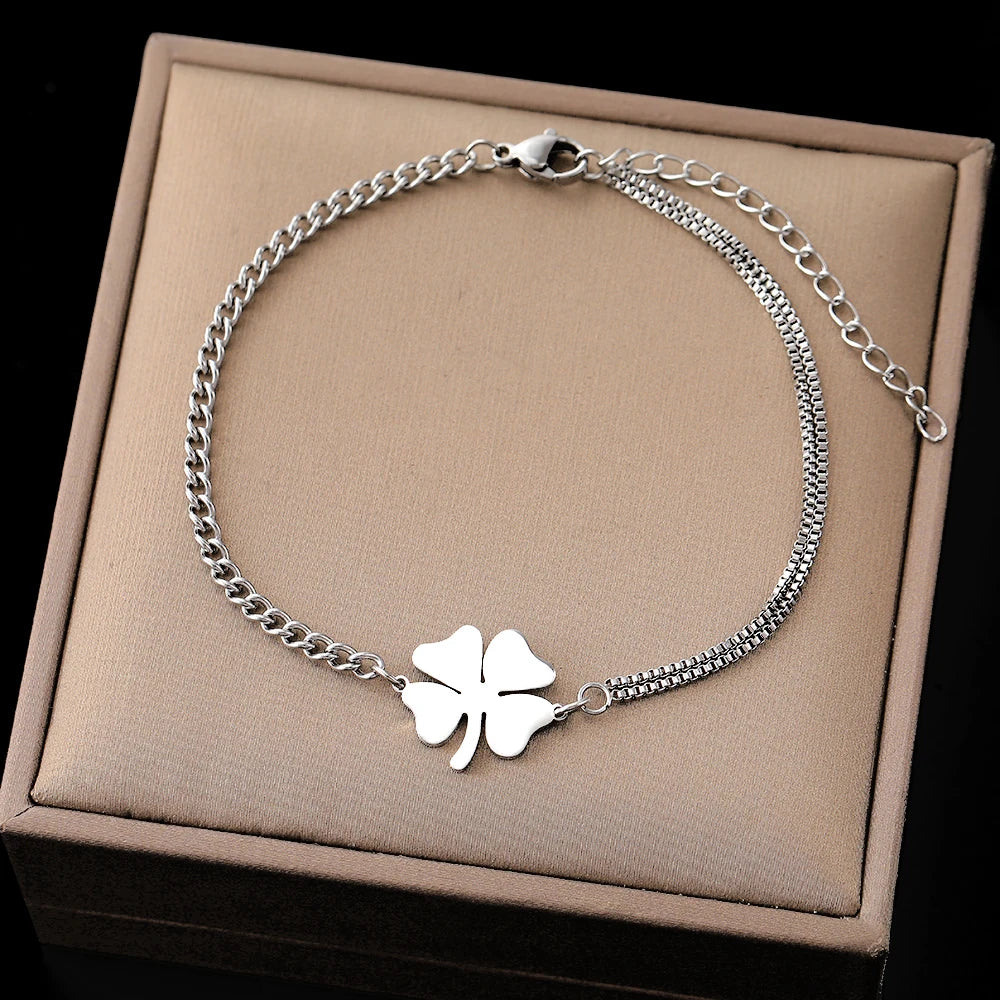 Klassisches Damenarmband mit Glücksklee-Anhänger