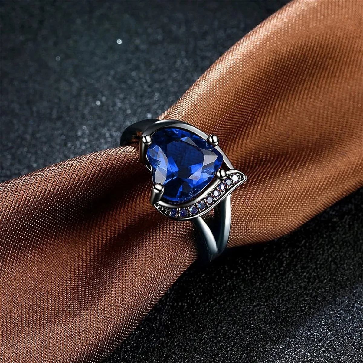 Modische Paarringe, elegant mit Herzmotiv und blauen Zirkon-Rhinestones