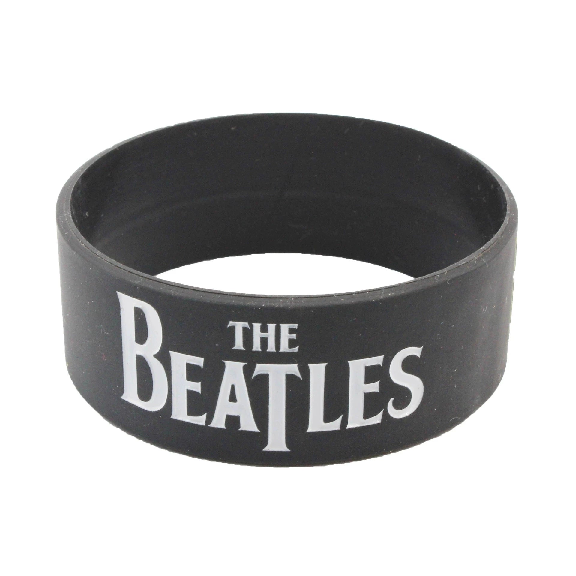 Breites THE BEATLES Silikonarmband aus schwarzem Gummi mit klarem Band‑Logo in 2,5 mm Stärke