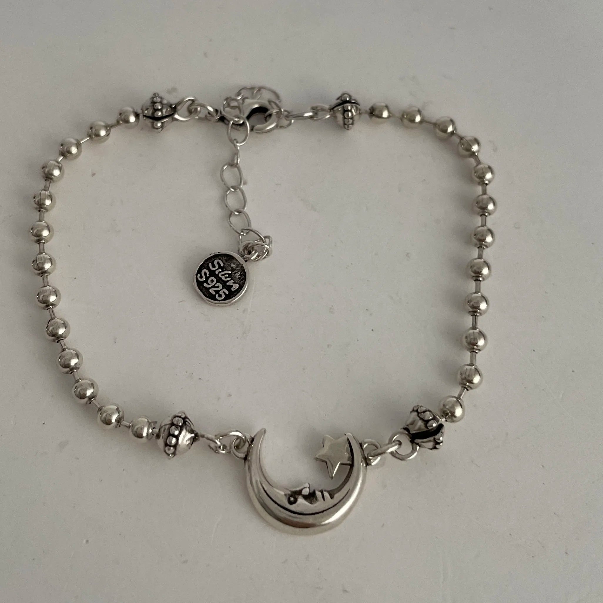 Retro‑Kettenarmband aus massivem Sterling Silber, mit Herz‑Char
