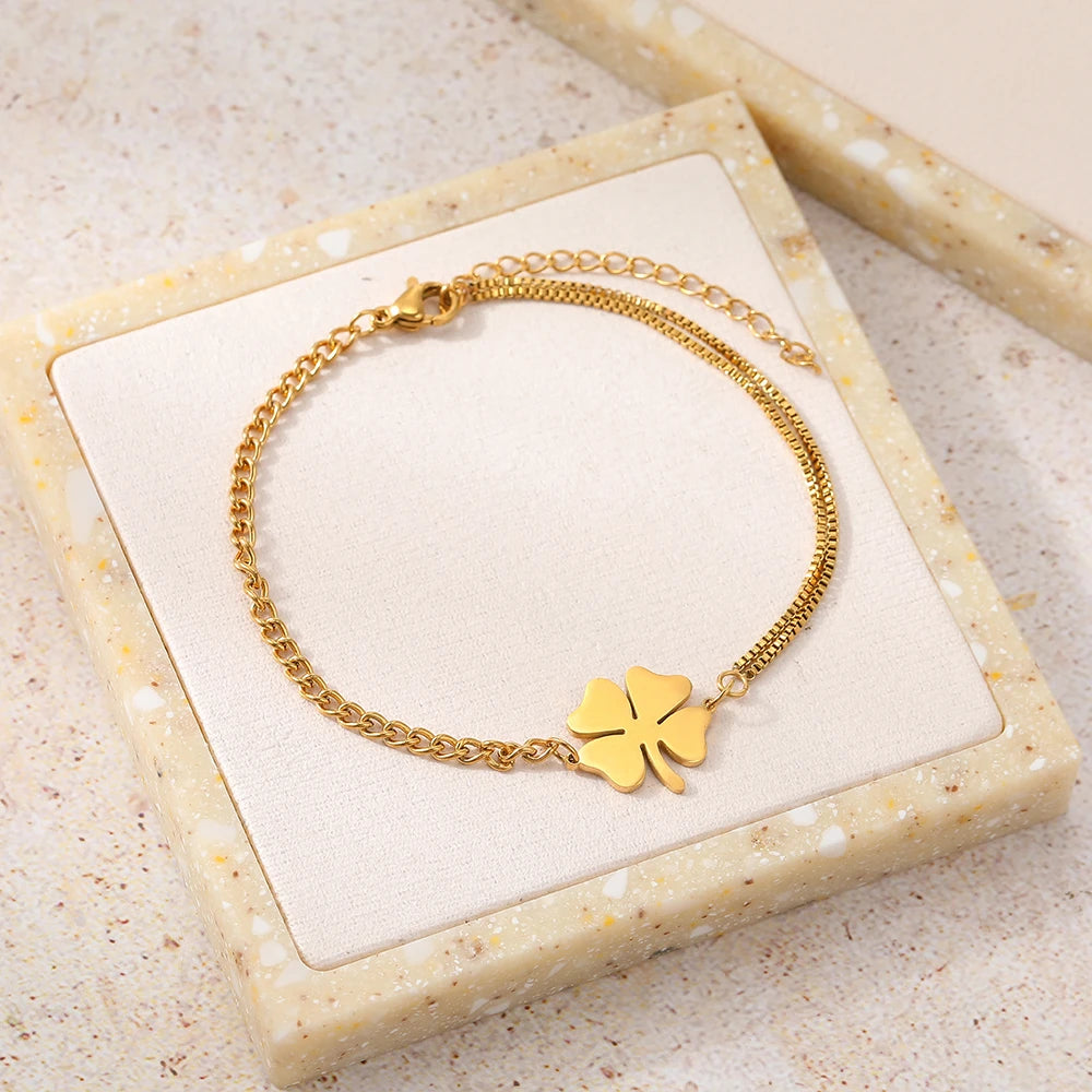 Klassisches Damenarmband mit Glücksklee-Anhänger