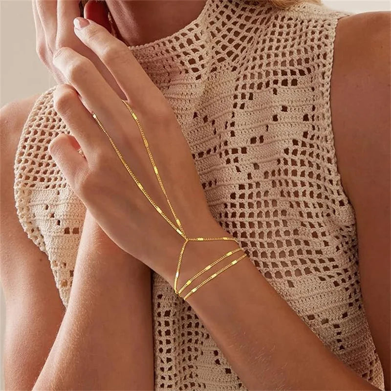 Zartes Kettenarmband mit verbundenem Fingerring
