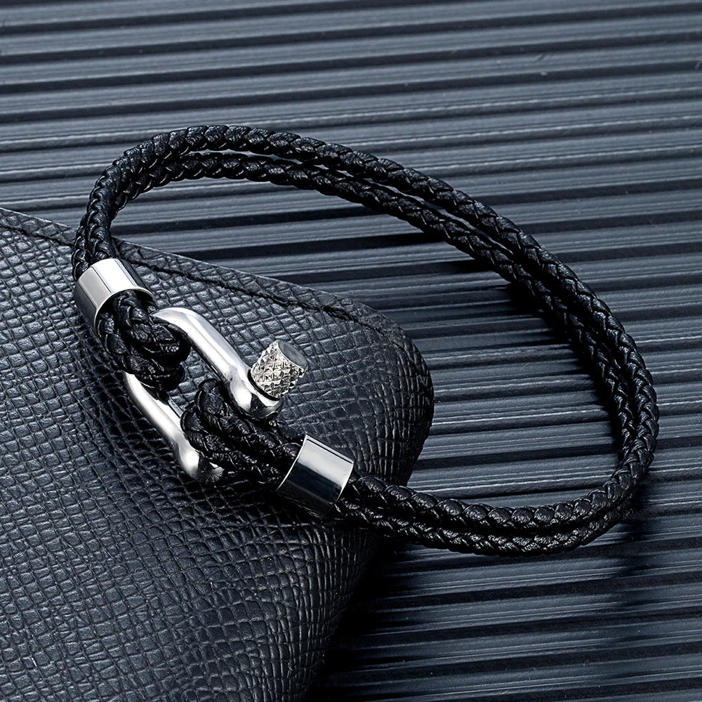Maritimes Lederarmband – Schwarzer Edelstahlschäkel & doppellagiges blaues Leder