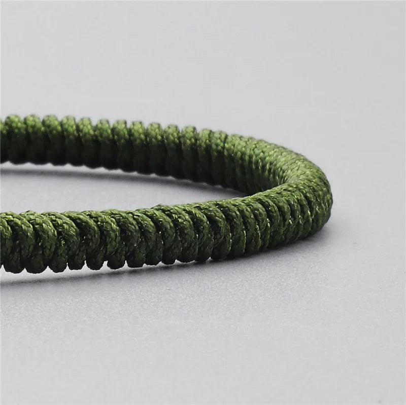 Tibetisches Knotenarmband Grün, Handgefertigter Glücksbringer aus robuster Kordel