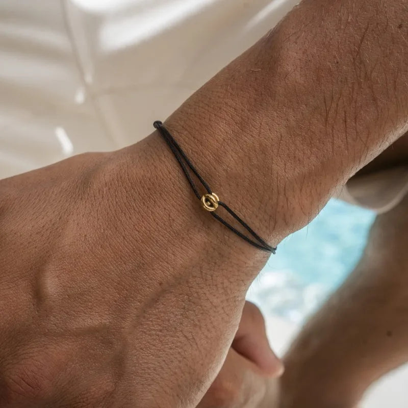 Glücks-Perlenarmband mit Edelstahl-Ringen und dekorativen Perlen