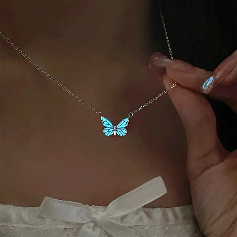 Minimalistisches Butterfly‑Kettenarmband mit leuchtendem Effekt