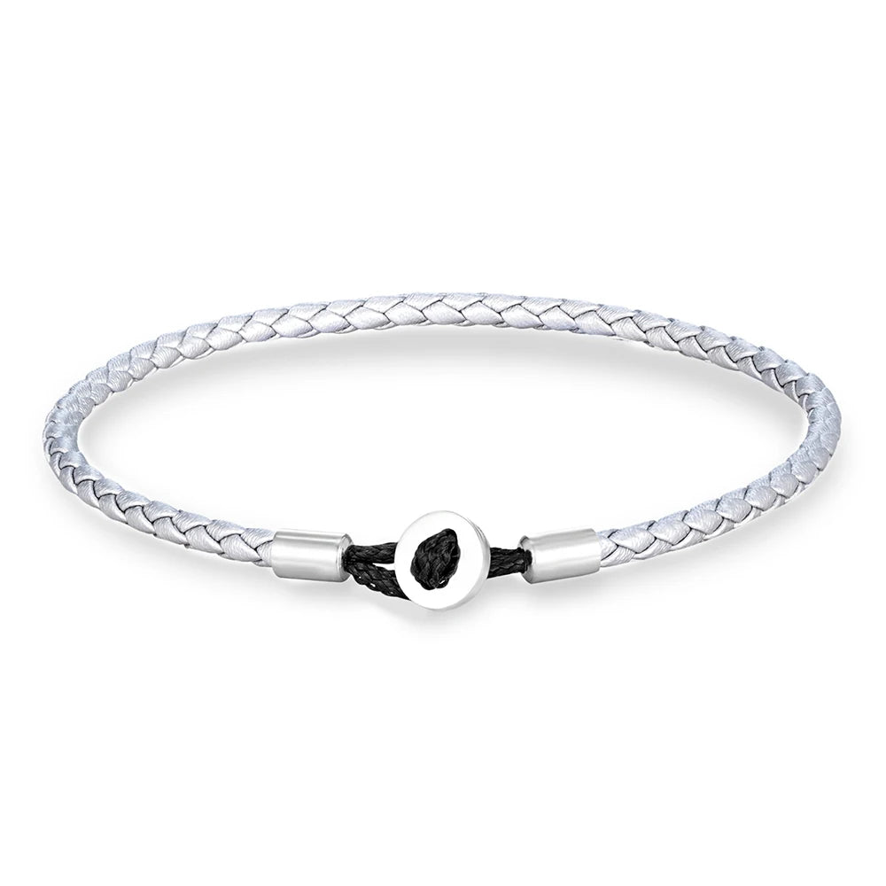 Geflochtenes Lederarmband mit Edelstahl‑Knopf