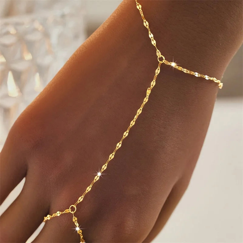 Zartes Kettenarmband mit verbundenem Fingerring