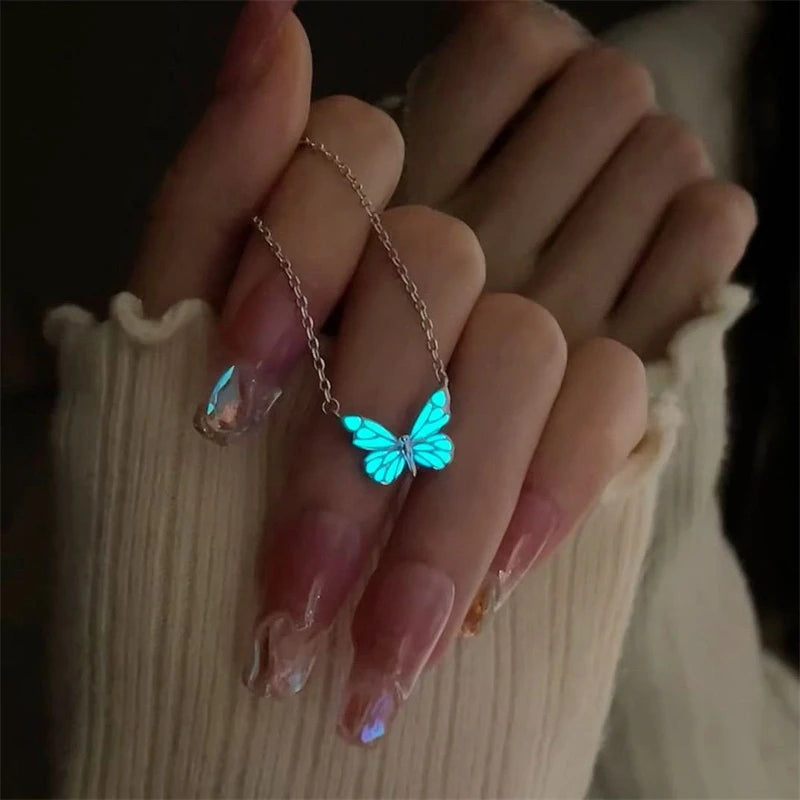 Minimalistisches Butterfly‑Kettenarmband mit leuchtendem Effekt