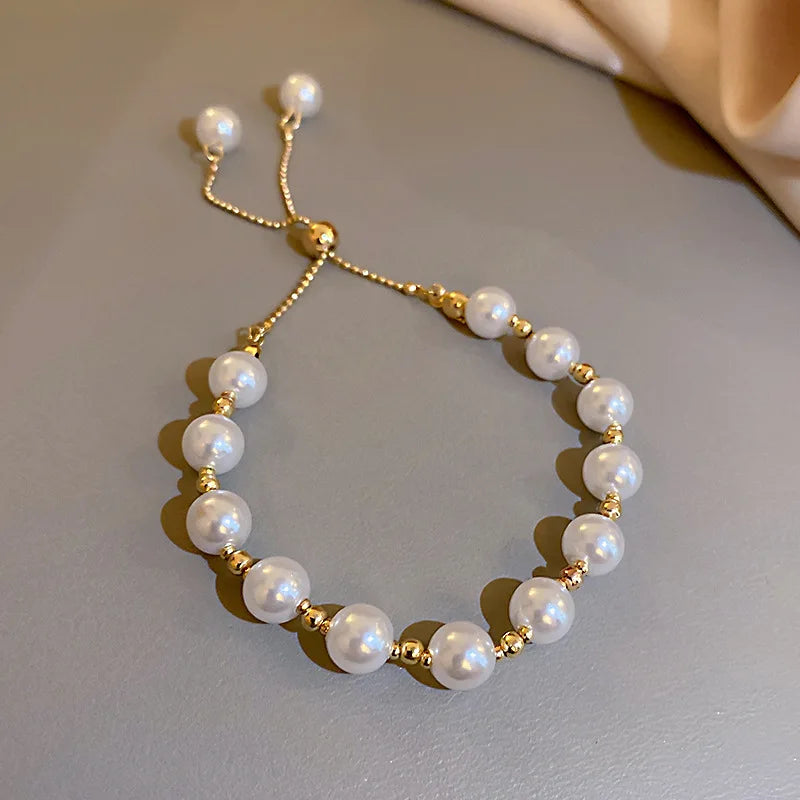 Elegantes Modearmband mit barocker Perle und zarter femininer Ausstrahlung