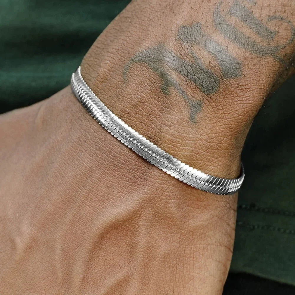 4 mm Silber‑Flachkettenarmband überzeugt mit einem schlichten Retro‑Design